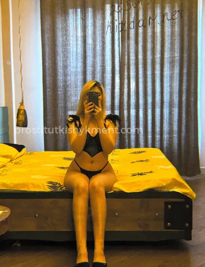 Ellona escort